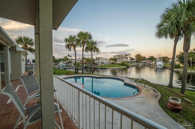 1098 Harbor Ln, Gulf Breeze, FL 32563