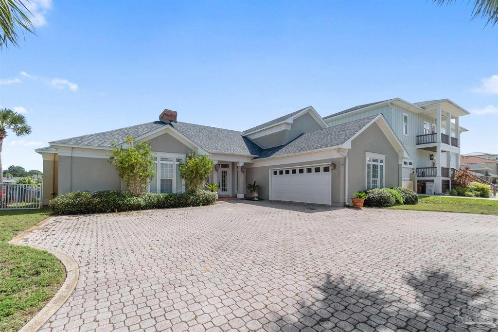 1098 Harbor Ln, Gulf Breeze, FL 32563