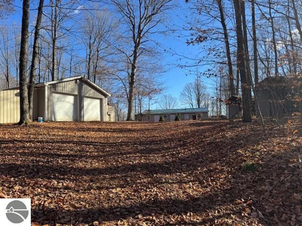 10242 N 7 Mile Road, Lake City, MI 49651