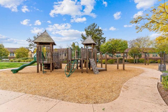 15968 Parkview Loop, San Diego, CA 92127