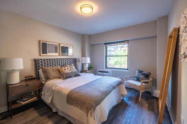 5815 N Sheridan Road PH2, Chicago, IL 60660