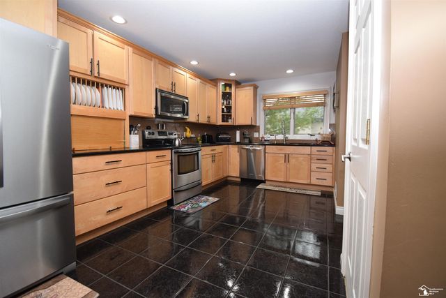 24160 Fairview Drive, New Boston, MI 48164