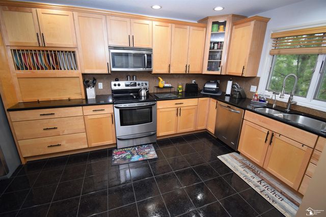 24160 Fairview Drive, New Boston, MI 48164