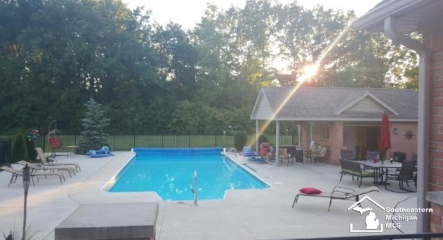 24160 Fairview Drive, New Boston, MI 48164