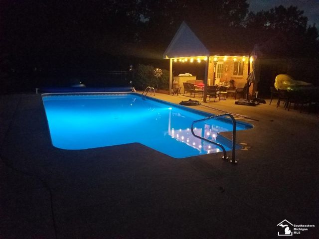 24160 Fairview Drive, New Boston, MI 48164