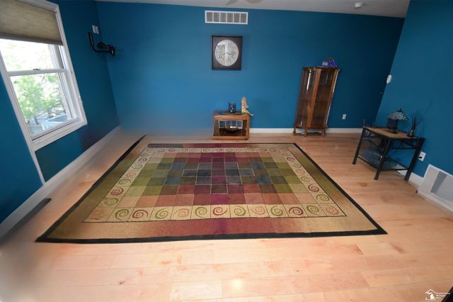 24160 Fairview Drive, New Boston, MI 48164