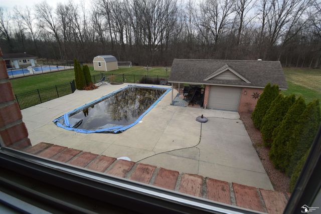 24160 Fairview Drive, New Boston, MI 48164