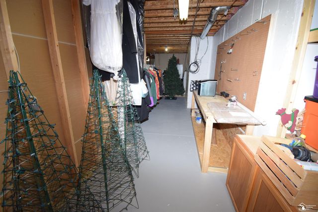 24160 Fairview Drive, New Boston, MI 48164