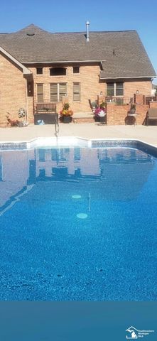 24160 Fairview Drive, New Boston, MI 48164