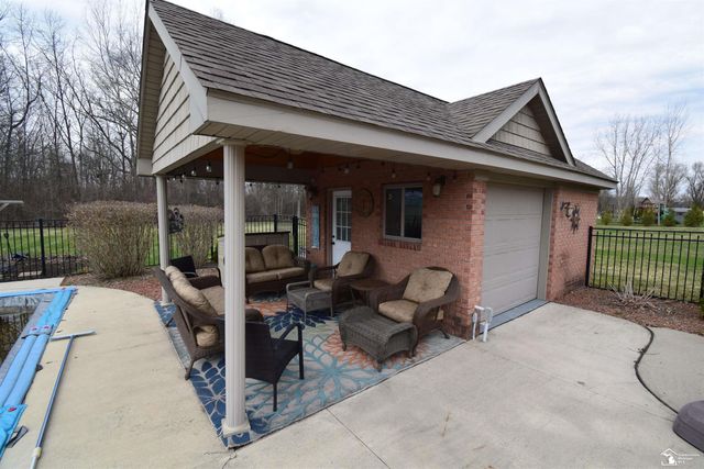 24160 Fairview Drive, New Boston, MI 48164