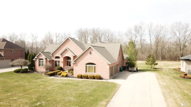 24160 Fairview Drive, New Boston, MI 48164
