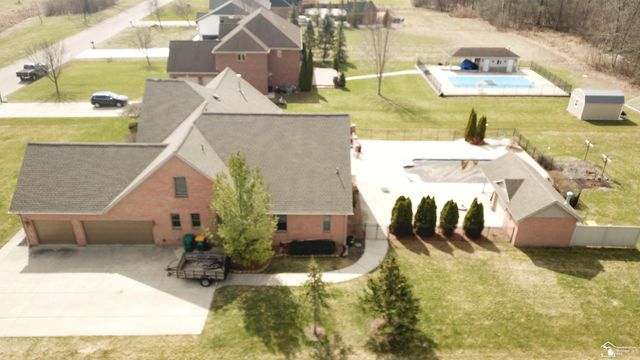 24160 Fairview Drive, New Boston, MI 48164