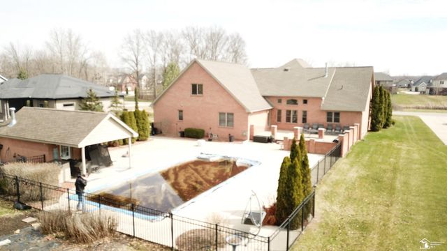 24160 Fairview Drive, New Boston, MI 48164