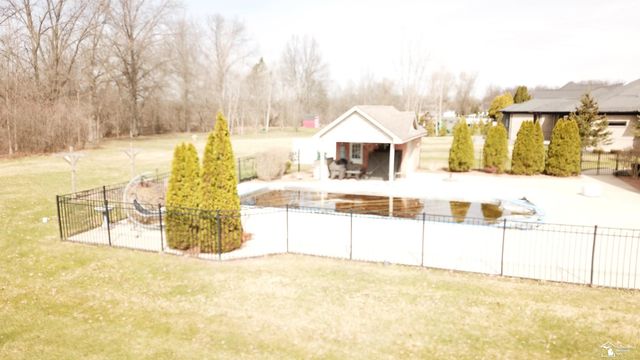 24160 Fairview Drive, New Boston, MI 48164