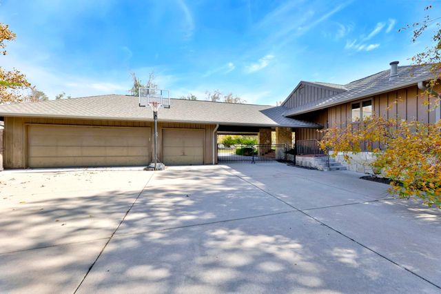 8919 E Boxthorn St, Wichita, KS 67226