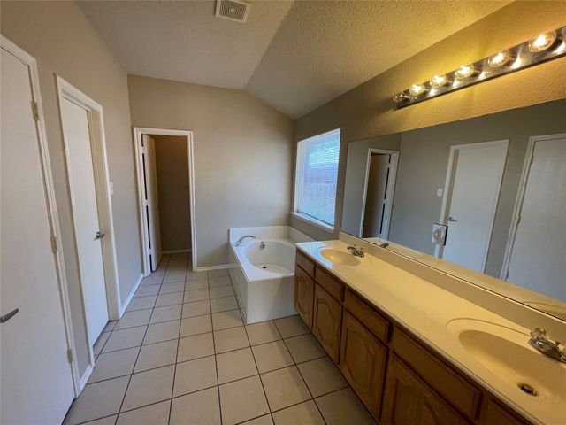 713 Horseshoe Court, Desoto, TX 75115