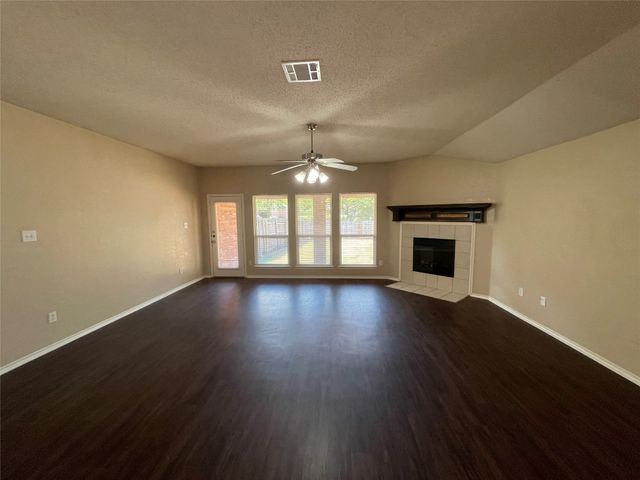 713 Horseshoe Court, Desoto, TX 75115