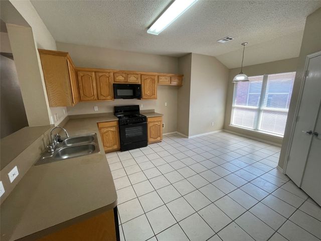 713 Horseshoe Court, Desoto, TX 75115