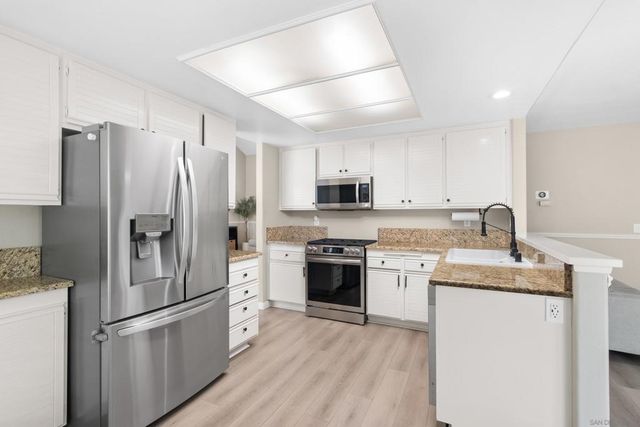 1865 Ithaca Dr, Vista, CA 92081