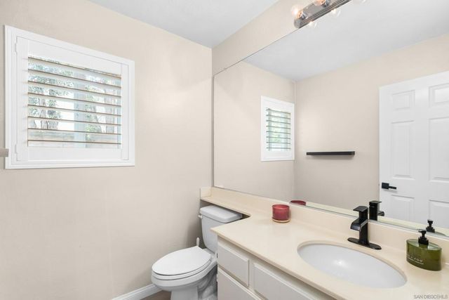 1865 Ithaca Dr, Vista, CA 92081