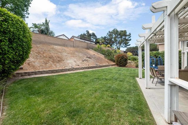 1865 Ithaca Dr, Vista, CA 92081