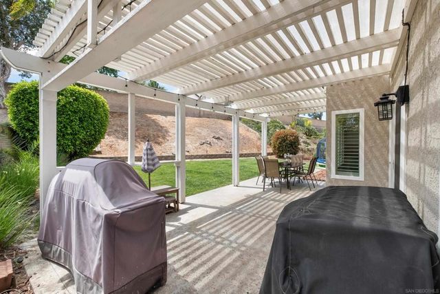 1865 Ithaca Dr, Vista, CA 92081