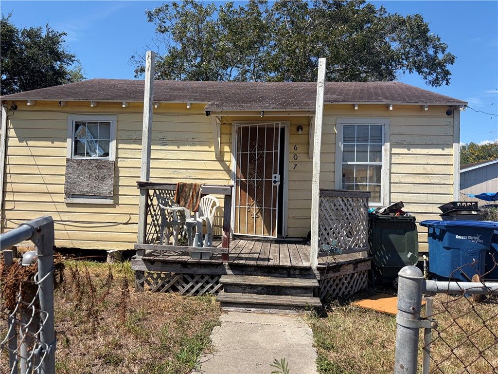 607 Elesa St, Corpus Christi, TX 78405 — exterior
