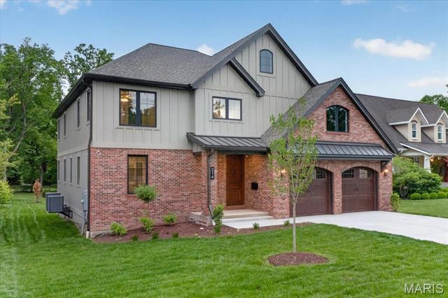 216 W Essex Avenue, Kirkwood, MO 63122