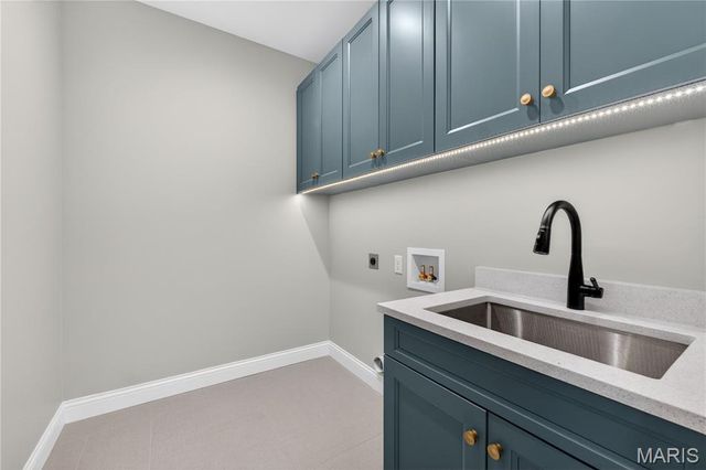 216 W Essex Avenue, Kirkwood, MO 63122