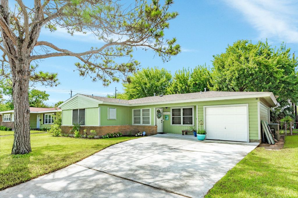 117 Tuna Street, Galveston, TX 77550