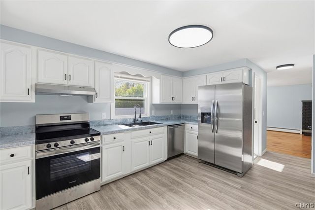 7586 Daphne Drive, Clay, NY 13212