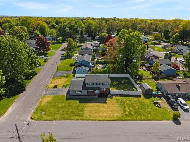 7586 Daphne Drive, Clay, NY 13212