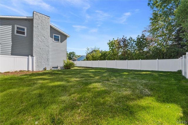 7586 Daphne Drive, Clay, NY 13212