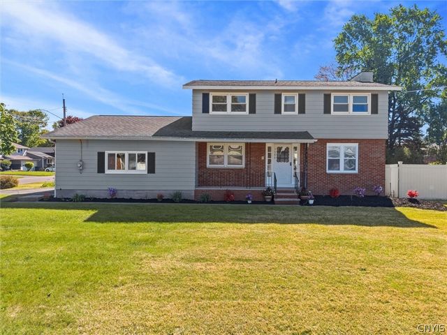 7586 Daphne Drive, Clay, NY 13212