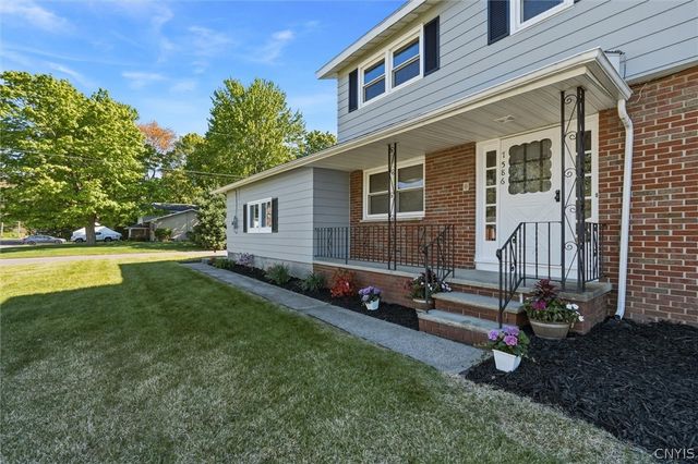 7586 Daphne Drive, Clay, NY 13212