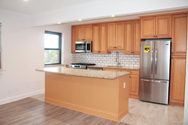 61 White Oak Street 5H, New Rochelle, NY 10801