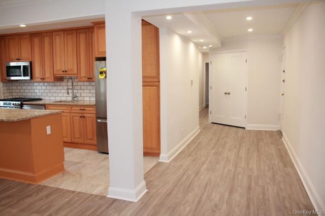 61 White Oak Street 5H, New Rochelle, NY 10801