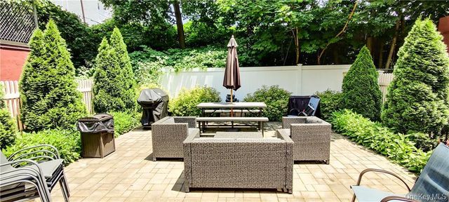 61 White Oak Street 5H, New Rochelle, NY 10801
