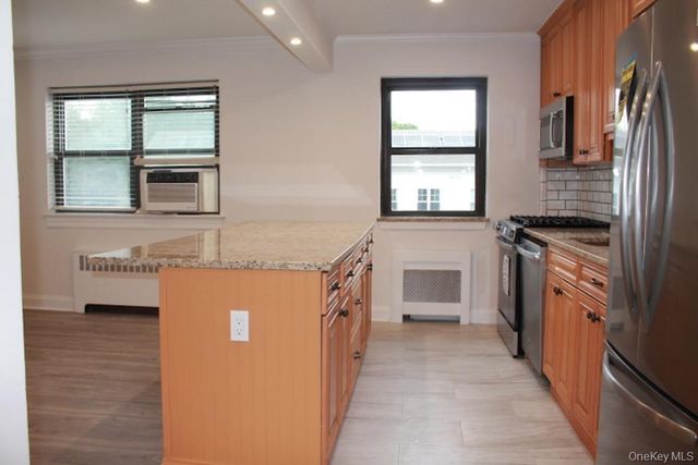 61 White Oak Street 5H, New Rochelle, NY 10801