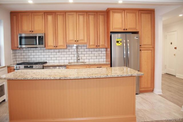 61 White Oak Street 5H, New Rochelle, NY 10801