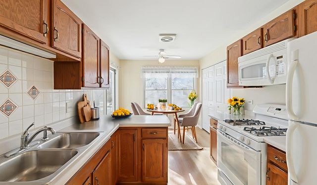 0n155 Windermere Road 1005, Winfield, IL 60190