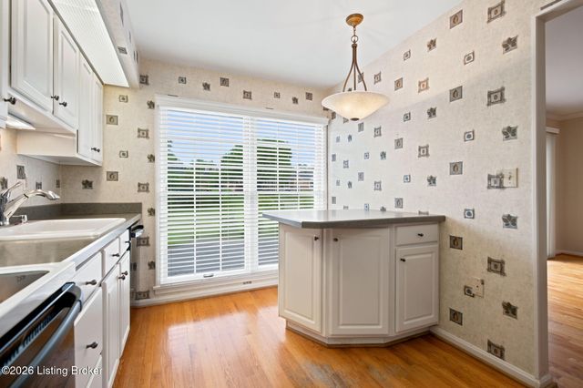 5720 Coach Gate Wynde, Louisville, KY 40207
