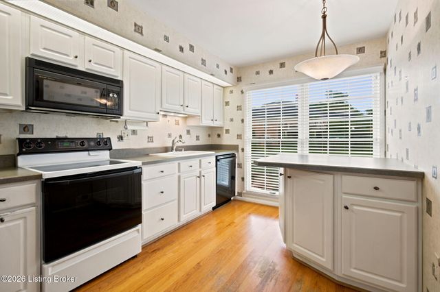 5720 Coach Gate Wynde, Louisville, KY 40207