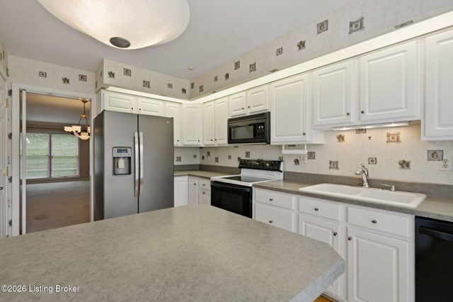 5720 Coach Gate Wynde, Louisville, KY 40207