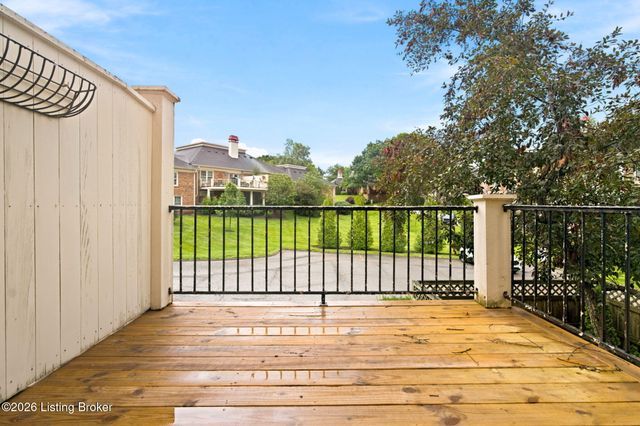 5720 Coach Gate Wynde, Louisville, KY 40207