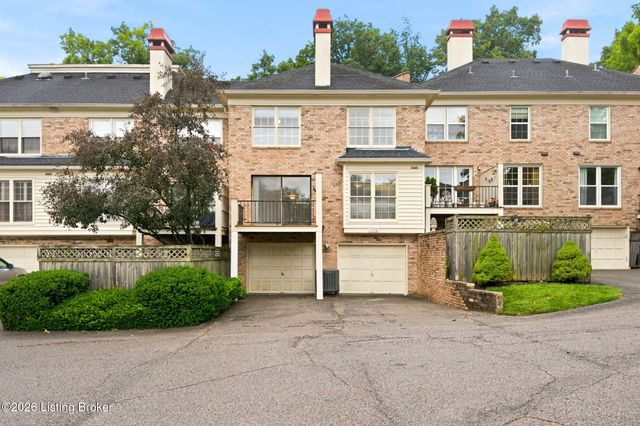 5720 Coach Gate Wynde, Louisville, KY 40207