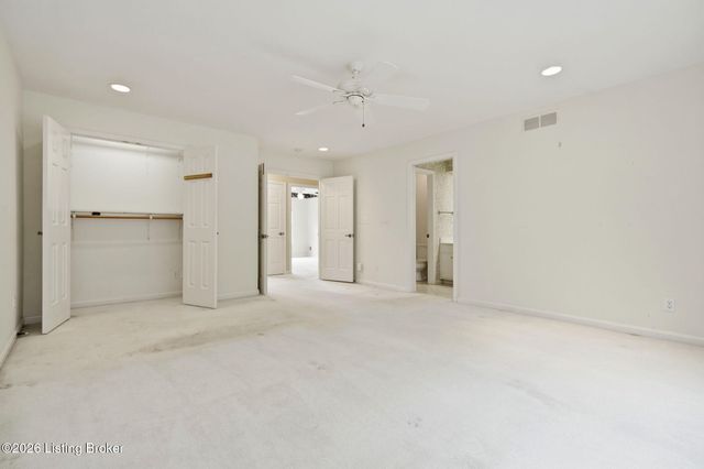5720 Coach Gate Wynde, Louisville, KY 40207