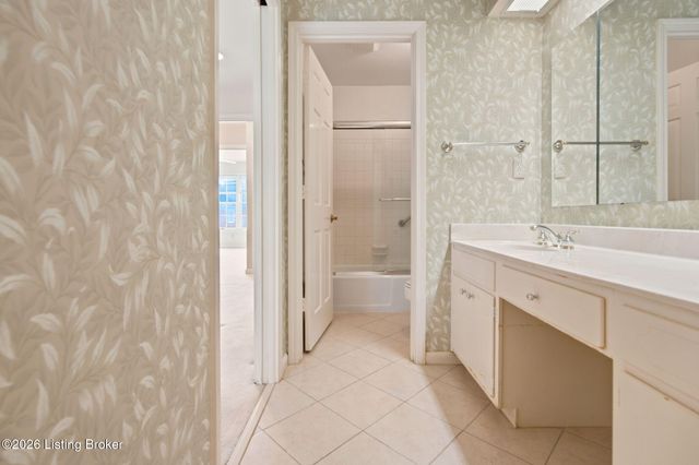 5720 Coach Gate Wynde, Louisville, KY 40207