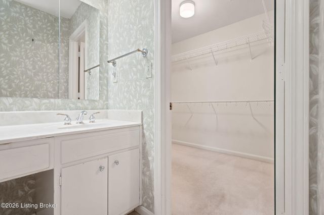 5720 Coach Gate Wynde, Louisville, KY 40207