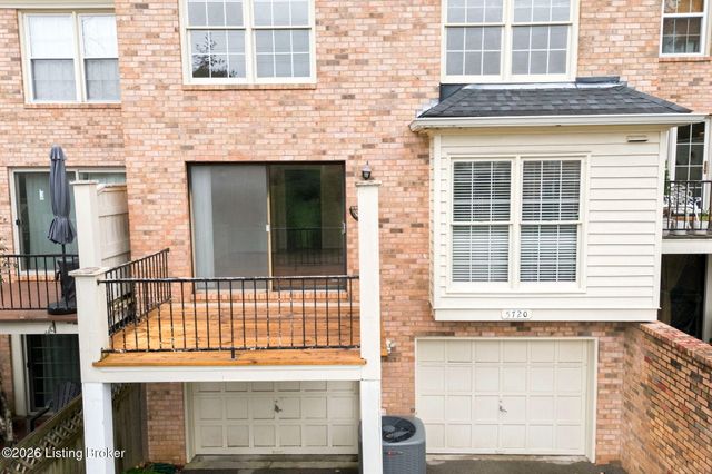 5720 Coach Gate Wynde, Louisville, KY 40207